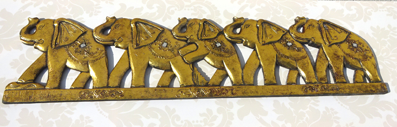 tablou-cinci-elefanti-sculptati-lemn-aurit (2).jpg